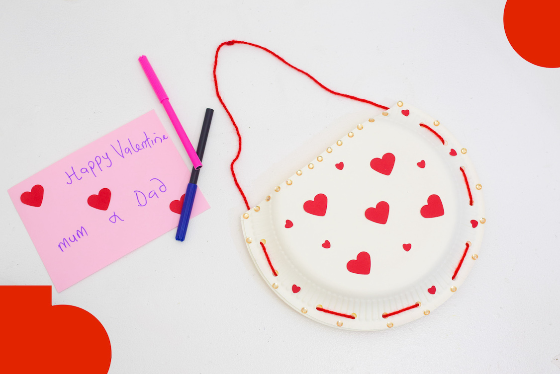 paper plate valentines hand bag